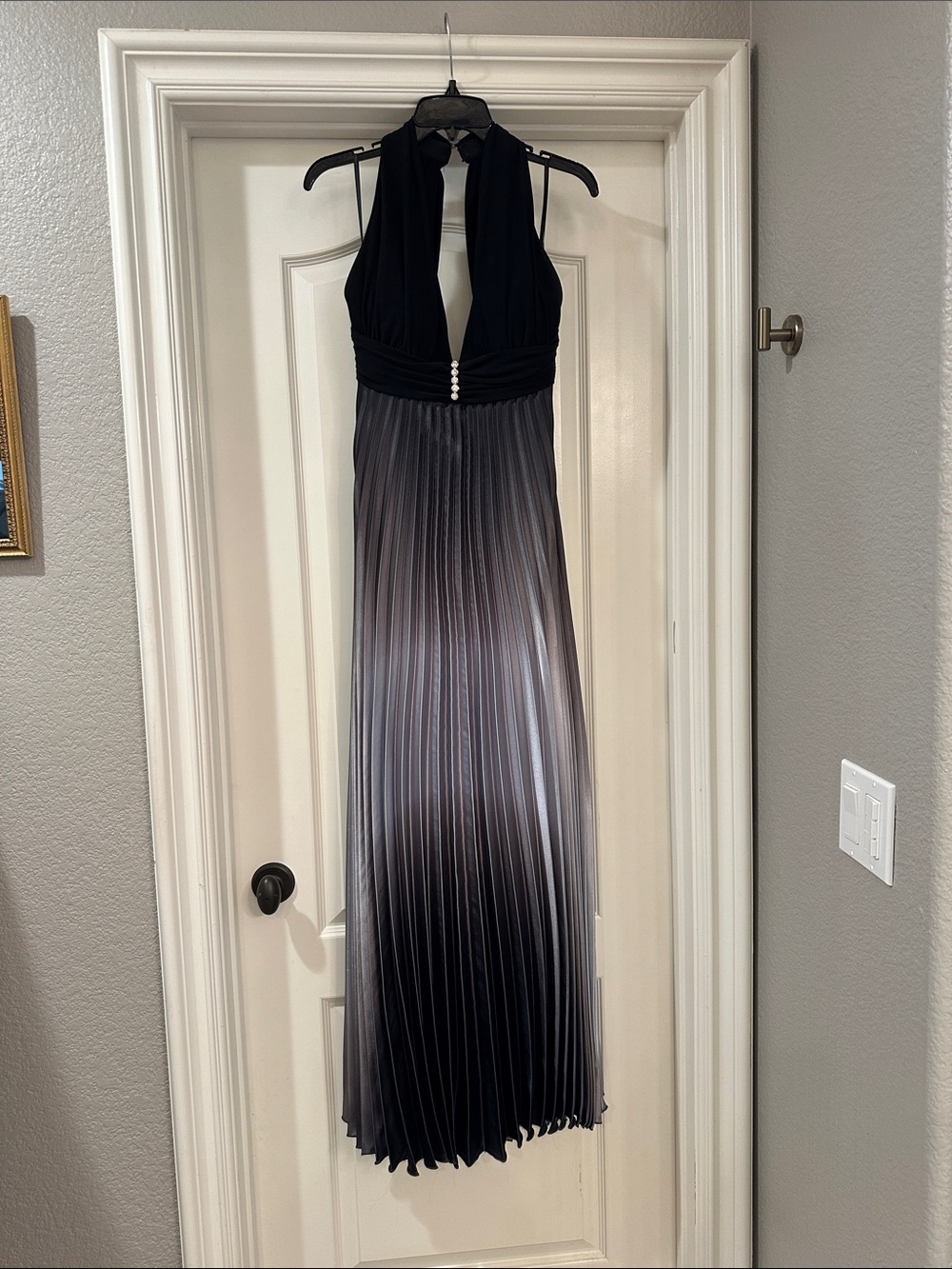 Elegant Black to Gray-Lilac Ombre Pleated Halter Evening Dress